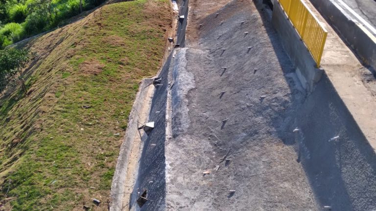 empresa-de-engenharia-grandes-obras-brape-DepoisReforço de contenção CCR Nova Dutra - Rodovia Presidente Dutra KM 168